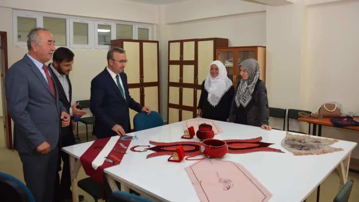 İl Milli Eğitim Müdürümüz Sn. Sinan AYDIN Sarıcakaya Ziyareti Kapsamında Kurslarımızı ziyaret etti.